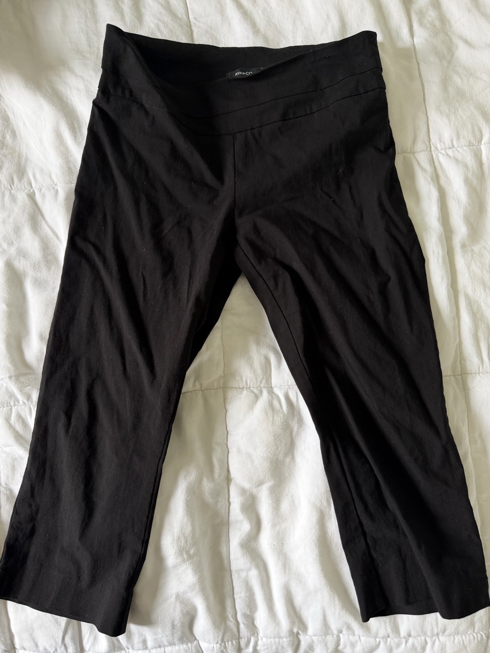 RW&CO. Black Low-Waist Capris